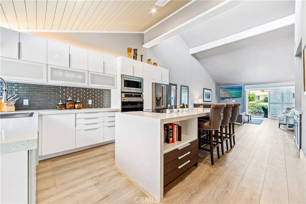 Image 2 of property listing at 17294 Citron, Irvine, CA 92612