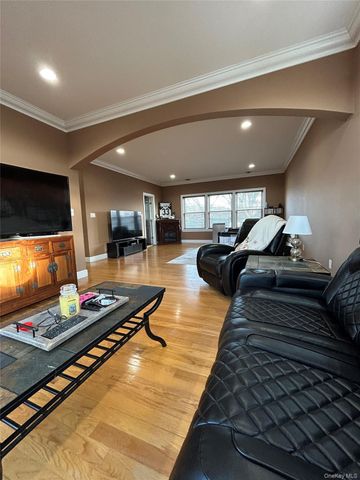 4 Vining Street, Centereach, NY 11720