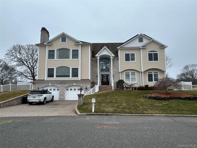 4 Vining Street, Centereach, NY 11720