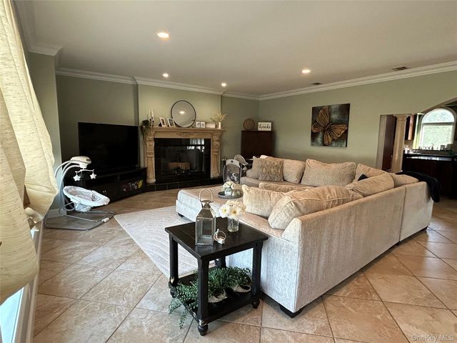 4 Vining Street, Centereach, NY 11720