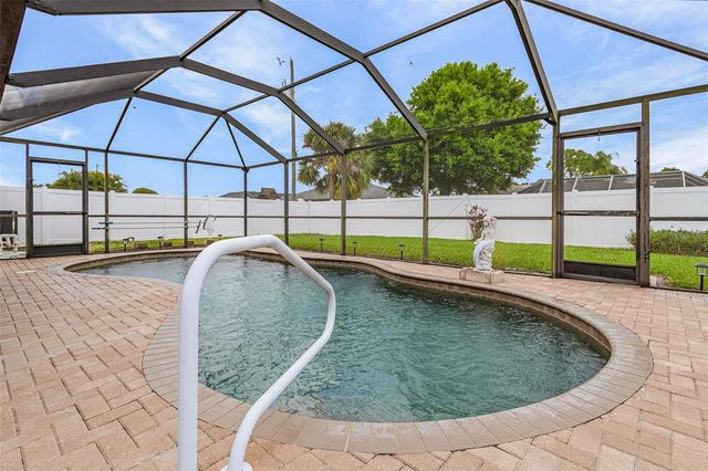 1215 SE 27TH STREET, Cape Coral, FL 33904