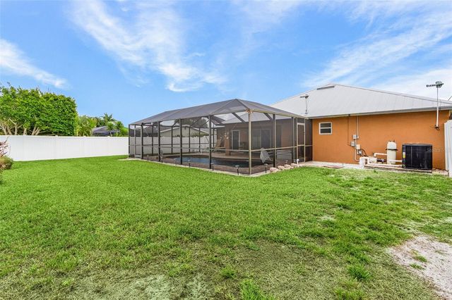 1215 SE 27TH STREET, Cape Coral, FL 33904