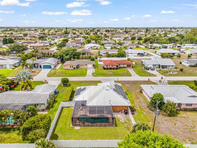 1215 SE 27TH STREET, Cape Coral, FL 33904