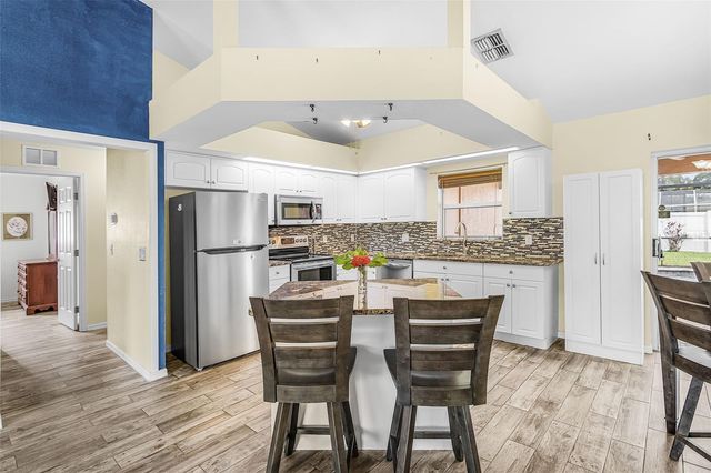 1215 SE 27TH STREET, Cape Coral, FL 33904