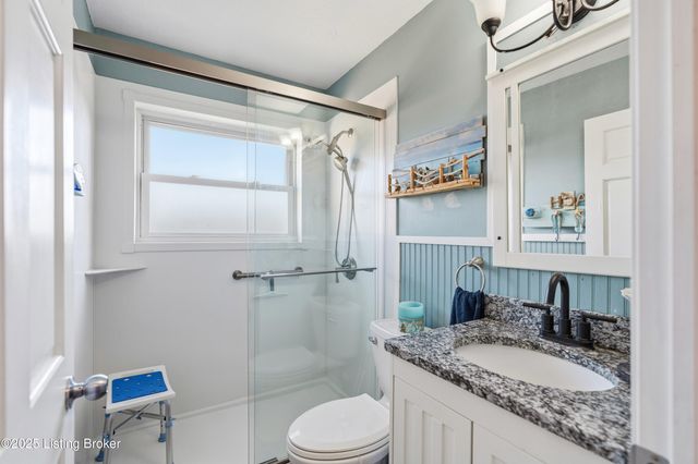 660 Blossom Rd, Louisville, KY 40229