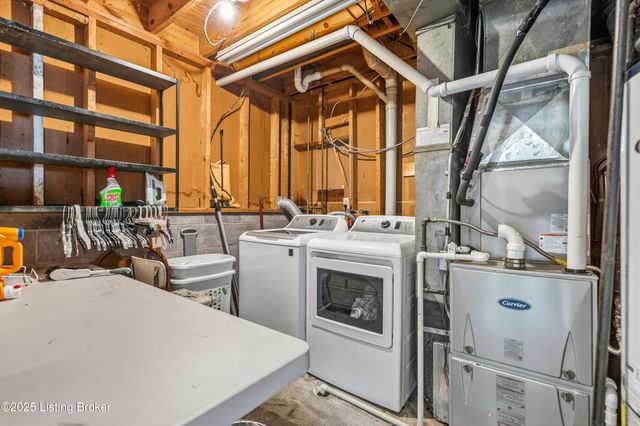 660 Blossom Rd, Louisville, KY 40229