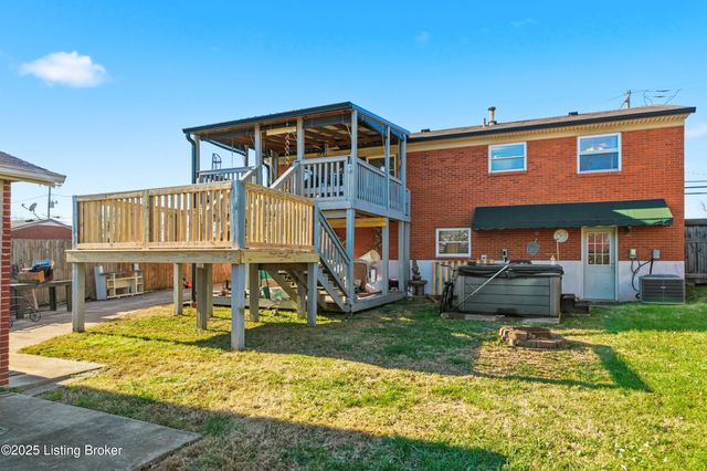 660 Blossom Rd, Louisville, KY 40229