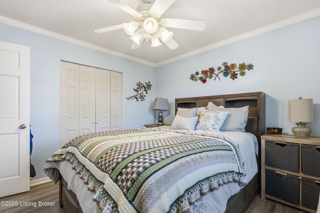 660 Blossom Rd, Louisville, KY 40229