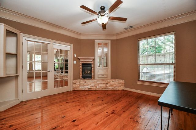 1240 Bingle Road, Spring Valley Village, TX 77055