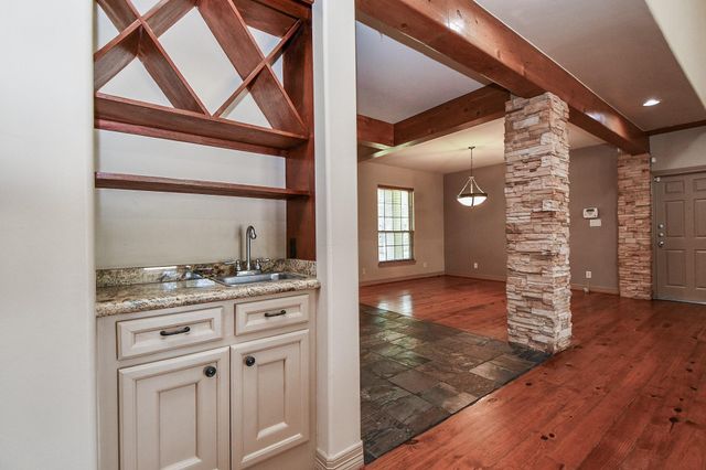 1240 Bingle Road, Spring Valley Village, TX 77055