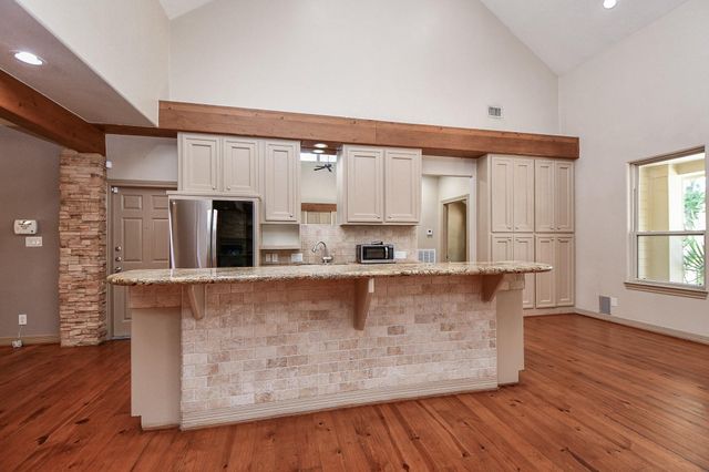 1240 Bingle Road, Spring Valley Village, TX 77055