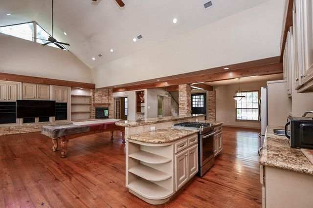 1240 Bingle Road, Spring Valley Village, TX 77055