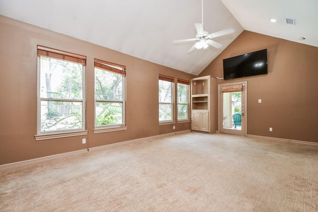 1240 Bingle Road, Spring Valley Village, TX 77055