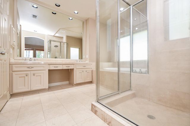 1240 Bingle Road, Spring Valley Village, TX 77055