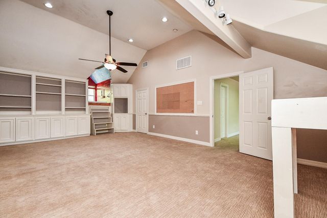 1240 Bingle Road, Spring Valley Village, TX 77055