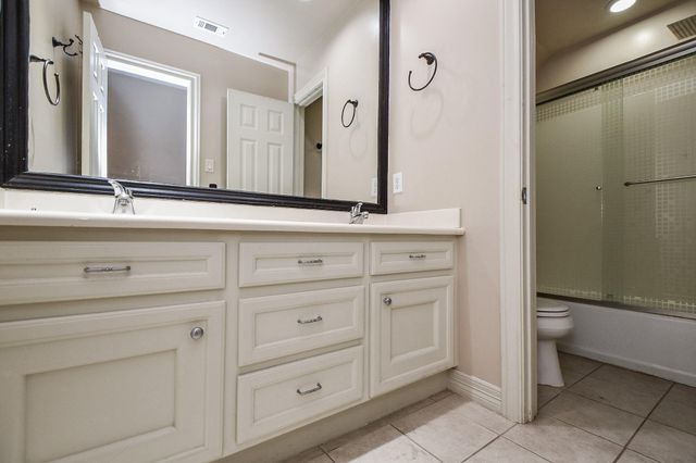 1240 Bingle Road, Spring Valley Village, TX 77055