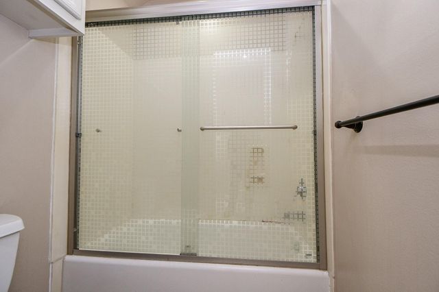 1240 Bingle Road, Spring Valley Village, TX 77055