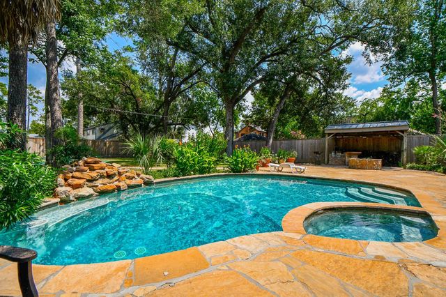 1240 Bingle Road, Spring Valley Village, TX 77055