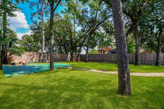 1240 Bingle Road, Spring Valley Village, TX 77055