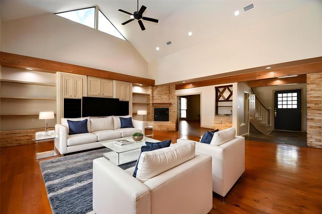 1240 Bingle Road, Spring Valley Village, TX 77055