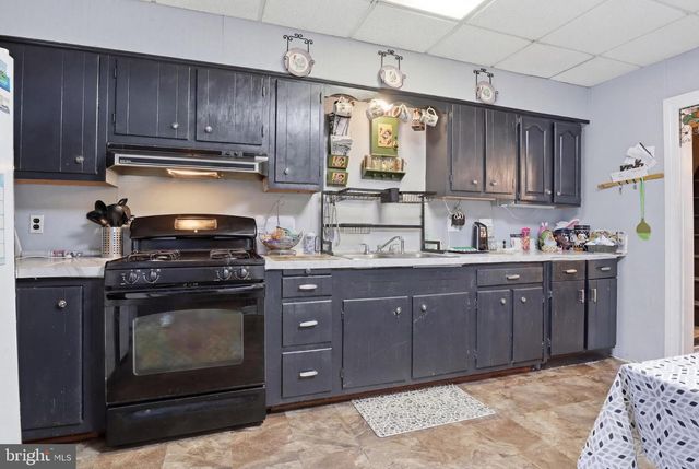 23 W 8TH AVE, York, PA 17404