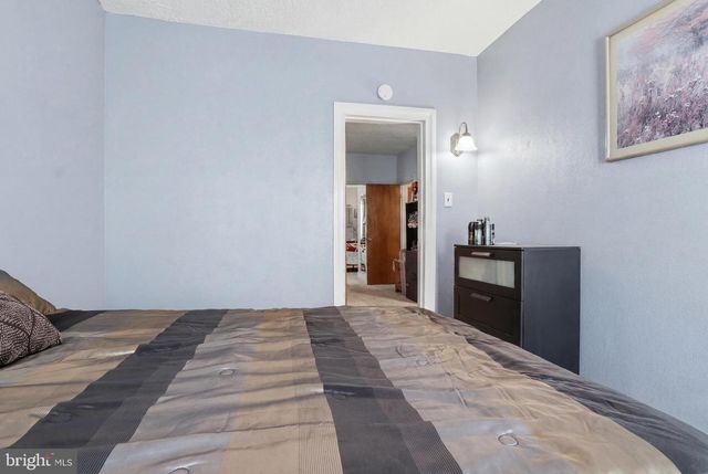 23 W 8TH AVE, York, PA 17404