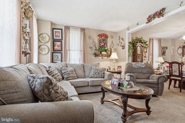 23 W 8TH AVE, York, PA 17404