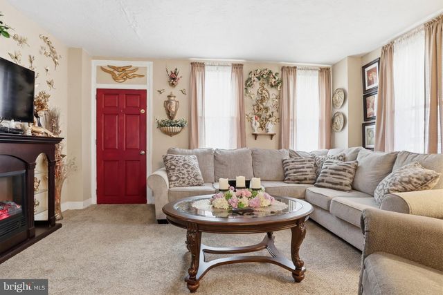 23 W 8TH AVE, York, PA 17404