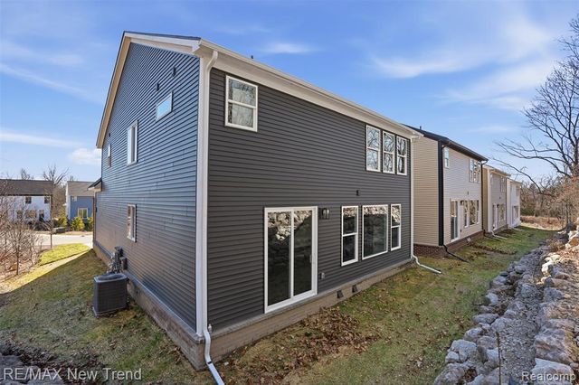 217 Summit View Lane, Milford, MI 48381