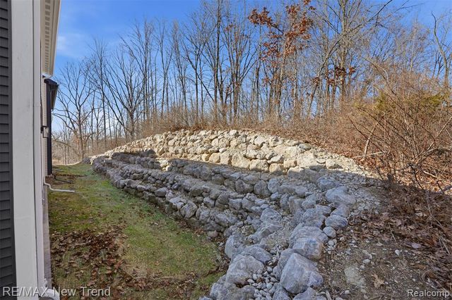 217 Summit View Lane, Milford, MI 48381