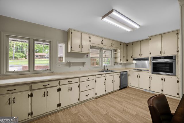 231 Honeysuckle Drive, Commerce, GA 30529