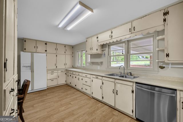 231 Honeysuckle Drive, Commerce, GA 30529