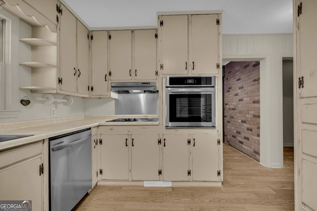 231 Honeysuckle Drive, Commerce, GA 30529