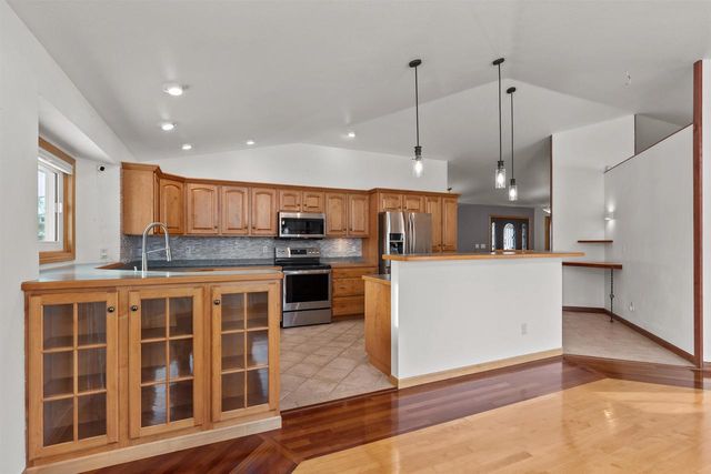 2374 SHORE PRESERVE DRIVE, Oshkosh, WI 54904