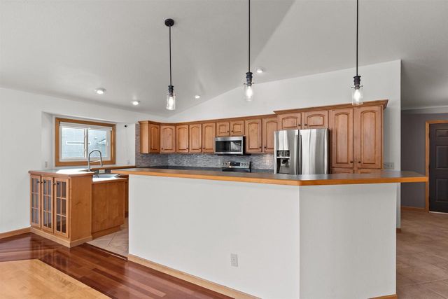 2374 SHORE PRESERVE DRIVE, Oshkosh, WI 54904