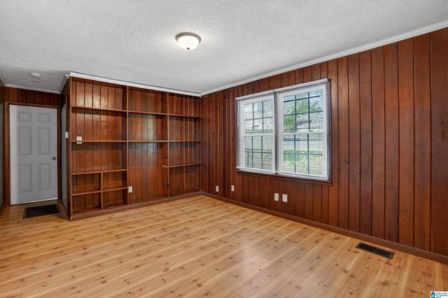 1541 27TH AVENUE N, Hueytown, AL 35023