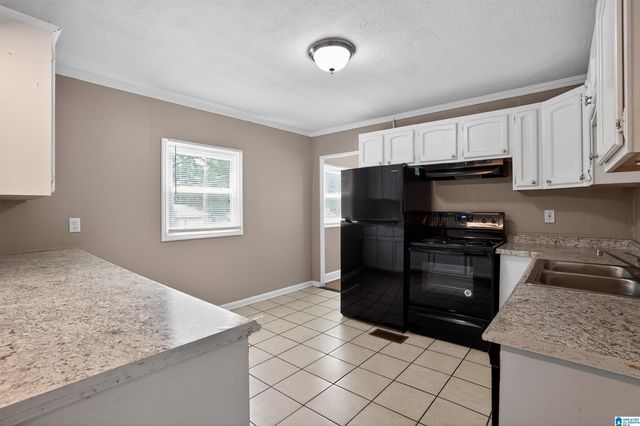 1541 27TH AVENUE N, Hueytown, AL 35023
