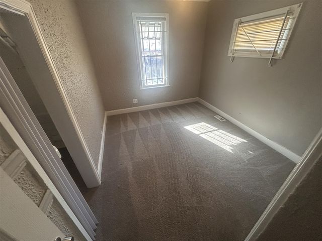 32 E George Avenue, Hazel Park, MI 48030