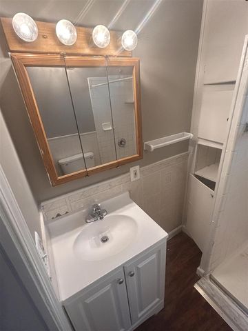 32 E George Avenue, Hazel Park, MI 48030