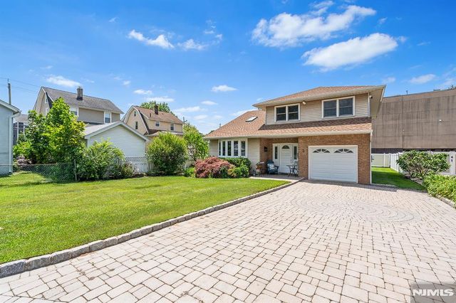 2 Violet Court, Bergenfield, NJ 07621
