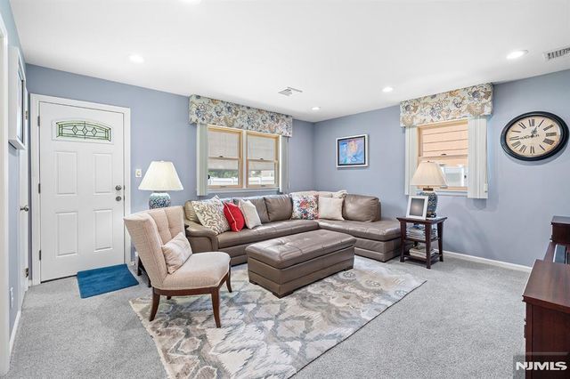 2 Violet Court, Bergenfield, NJ 07621