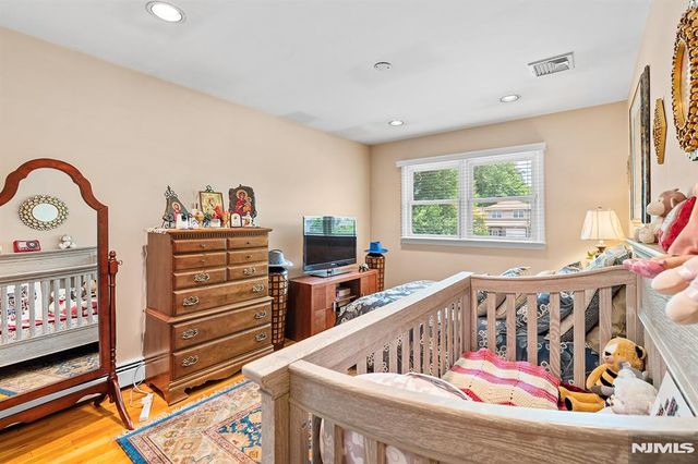 2 Violet Court, Bergenfield, NJ 07621