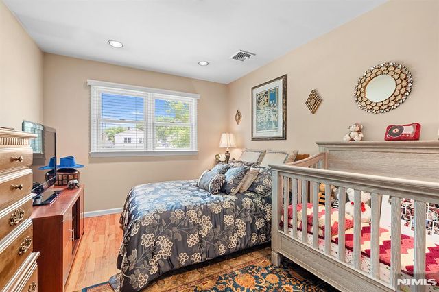 2 Violet Court, Bergenfield, NJ 07621