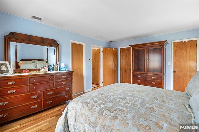 2 Violet Court, Bergenfield, NJ 07621