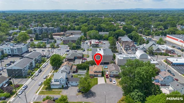2 Violet Court, Bergenfield, NJ 07621