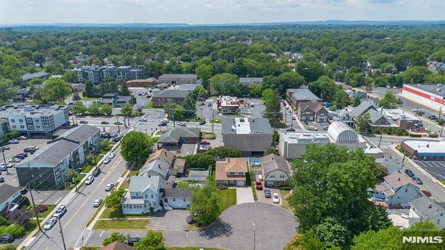 2 Violet Court, Bergenfield, NJ 07621
