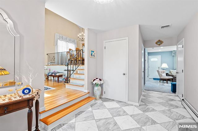 2 Violet Court, Bergenfield, NJ 07621
