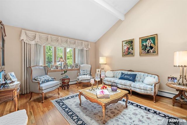 2 Violet Court, Bergenfield, NJ 07621