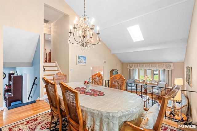 2 Violet Court, Bergenfield, NJ 07621