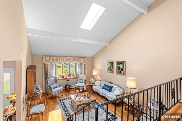 2 Violet Court, Bergenfield, NJ 07621